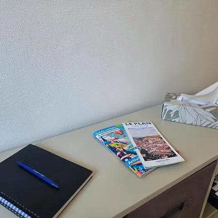 Jusqu'à 6 Personnes - 200 M De La - Wifi Appartement